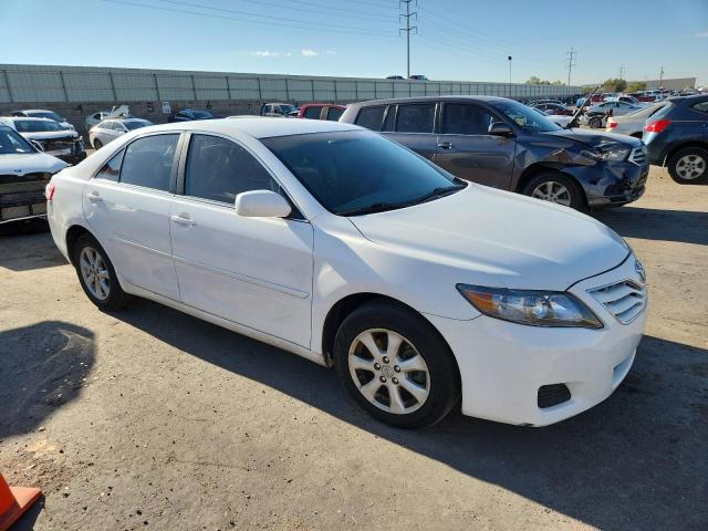 4T4BF3EK4BR211220 - 2011 TOYOTA CAMRY BASE Beyaz fotoğraf 4