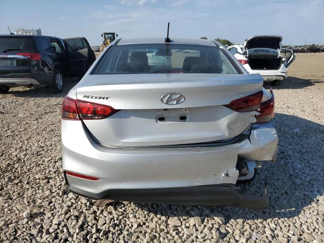 3KPC24A38JE023381 - 2018 HYUNDAI ACCENT SE 银色 照片 6