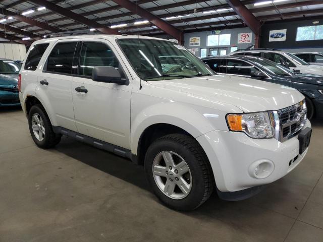 1FMCU9D73CKC84340 - 2012 FORD ESCAPE XLT თეთრი ფოტო 4