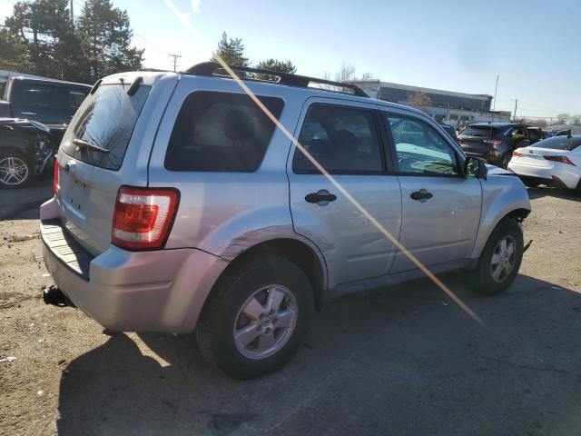 1FMCU03729KD06365 - 2009 FORD ESCAPE XLT SILVER photo 3