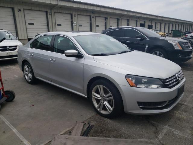 1VWBV7A33FC053484 - 2015 VOLKSWAGEN PASSAT SE Gümüş foto 4
