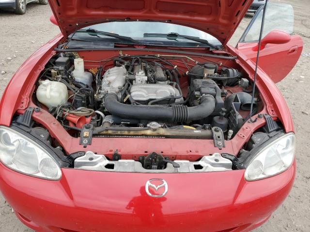 JM1NB353X20229504 - 2002 MAZDA MX-5 MIATA BASE RED photo 11