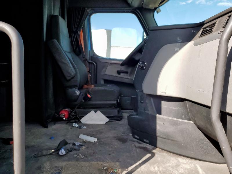 3AKJHHDR3JSHU5667 - 2018 FREIGHTLINER CASCADIA 1 蓝色 照片 5