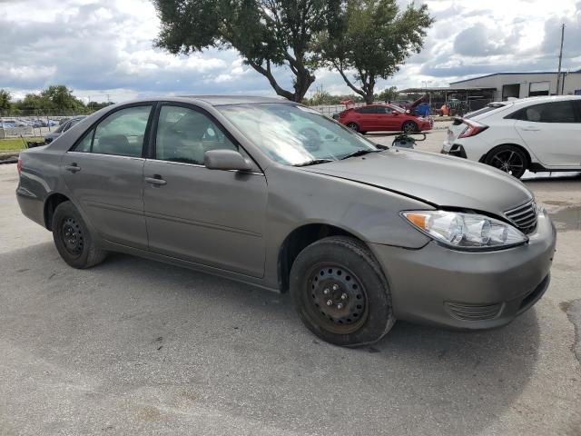 4T1BE32K35U553263 - 2005 TOYOTA CAMRY LE GRAY photo 4