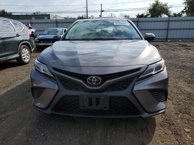 4T1G11BK6LU002022 - 2020 TOYOTA CAMRY SE GRAY photo 5