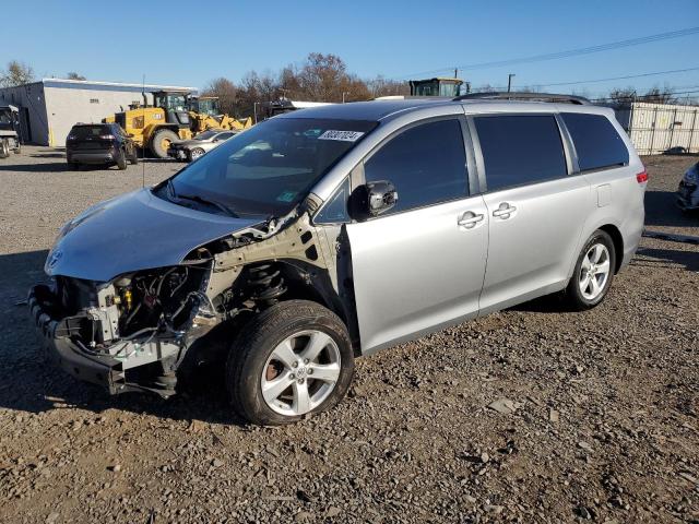 2014 TOYOTA SIENNA LE, 