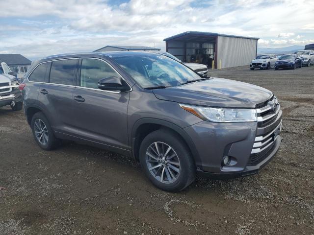 5TDJZRFH0JS882488 - 2018 TOYOTA HIGHLANDER SE GRAY photo 4