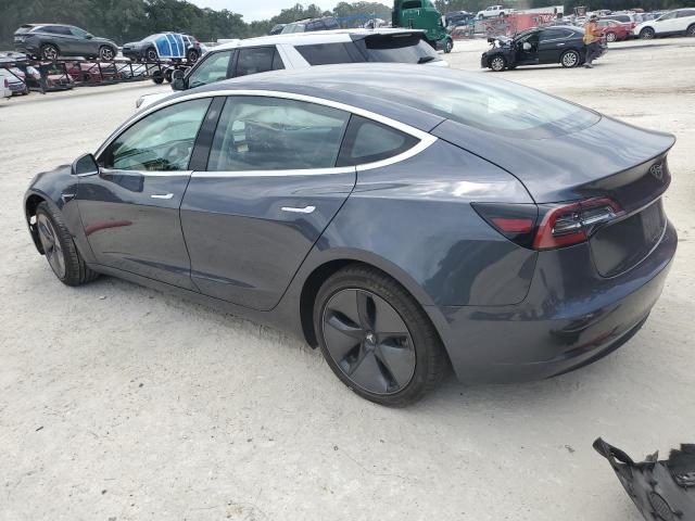 5YJ3E1EA5JF153496 - 2018 TESLA MODEL 3 Сұр фото 2