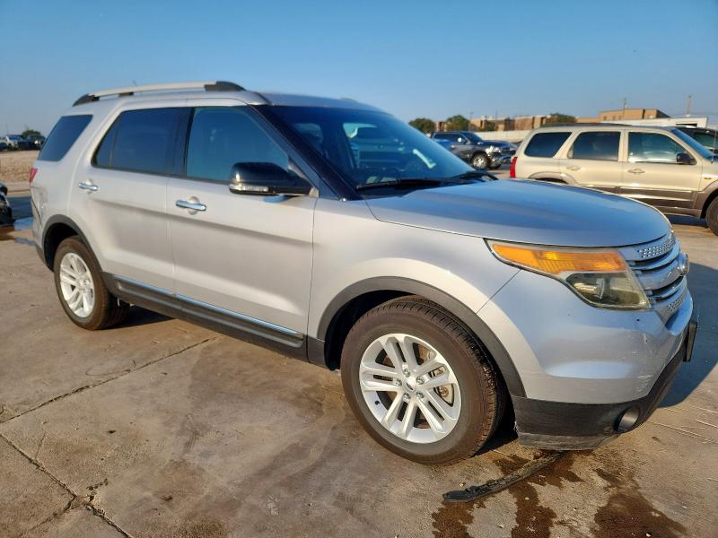 1FM5K7D80DGC33930 - 2013 FORD EXPLORER XLT SILVER photo 4