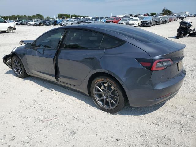 5YJ3E1EB4NF261638 - 2022 TESLA MODEL 3 رمادي صورة 2