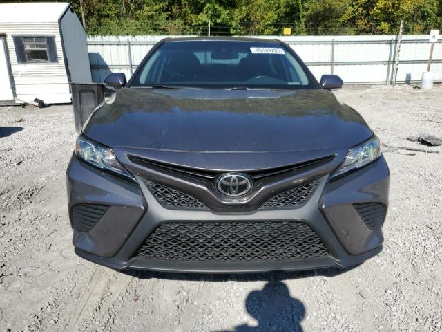 4T1B11HK8JU543765 - 2018 TOYOTA CAMRY L GRAY photo 5