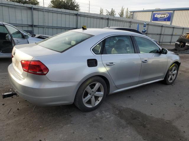 1VWBH7A31DC029169 - 2013 VOLKSWAGEN PASSAT SE SILVER photo 3