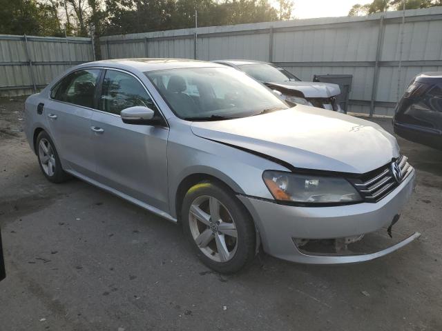 1VWBH7A31DC029169 - 2013 VOLKSWAGEN PASSAT SE SILVER photo 4