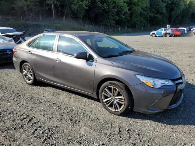 4T1BF1FK2HU415083 - 2017 TOYOTA CAMRY LE GRAY photo 4