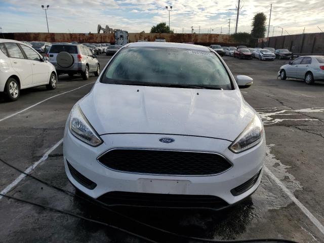 1FADP3F28HL294075 - 2017 FORD FOCUS SE WHITE photo 5