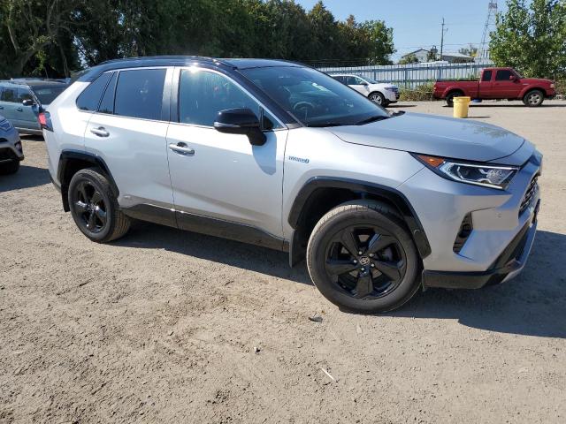 2T3RWRFV1MW122655 - 2021 TOYOTA RAV4 XLE SILVER photo 4