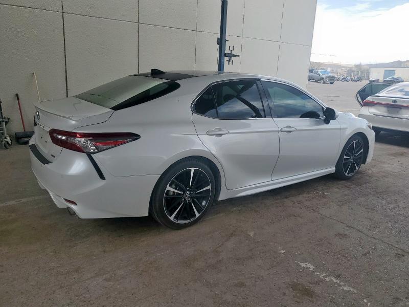 4T1B61HK0JU150151 - 2018 TOYOTA CAMRY XSE თეთრი ფოტო 3