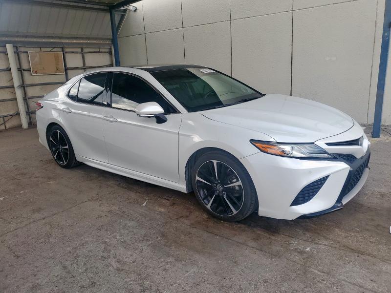 4T1B61HK0JU150151 - 2018 TOYOTA CAMRY XSE თეთრი ფოტო 4