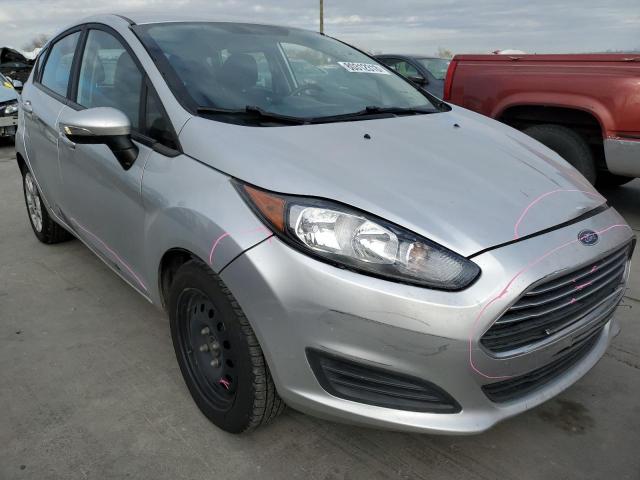 3FADP4EJXFM211613 - 2015 FORD FIESTA SE SILVER photo 4