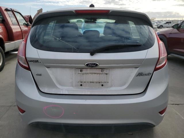 3FADP4EJXFM211613 - 2015 FORD FIESTA SE SILVER photo 6