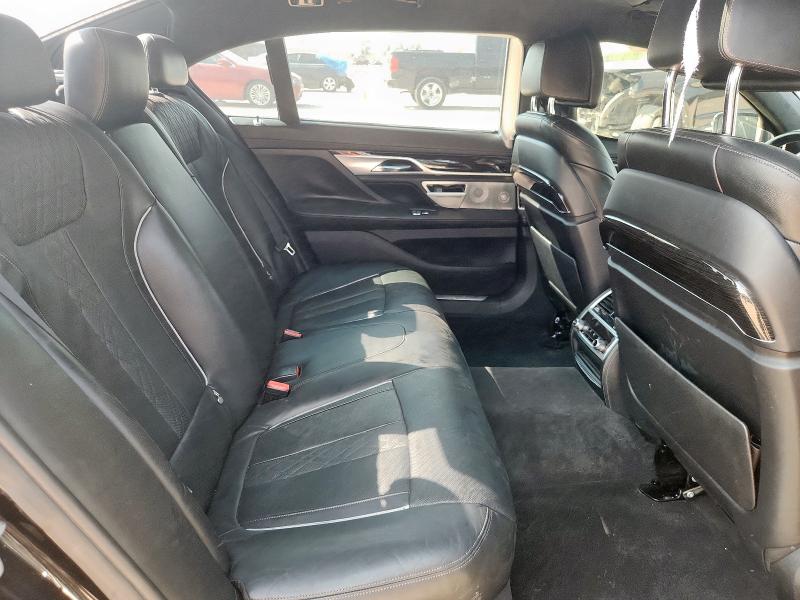 WBA7F0C53GGL99358 - 2016 BMW 750 I Чорний фото 10