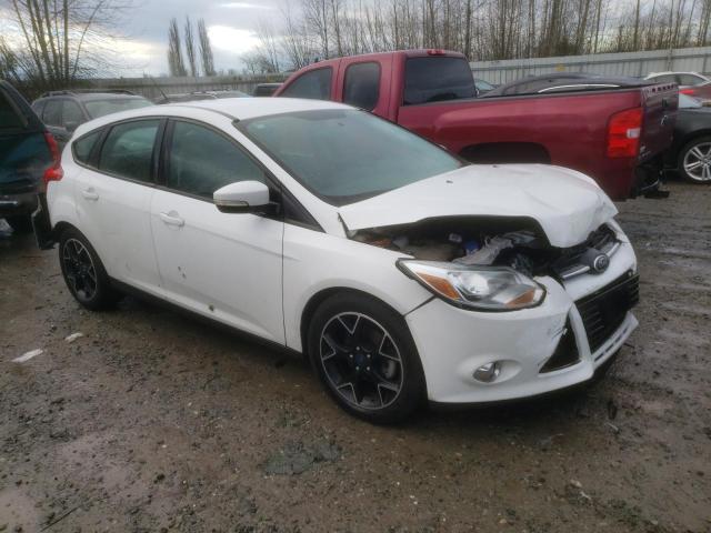 1FADP3K26DL353589 - 2013 FORD FOCUS SE WHITE photo 4