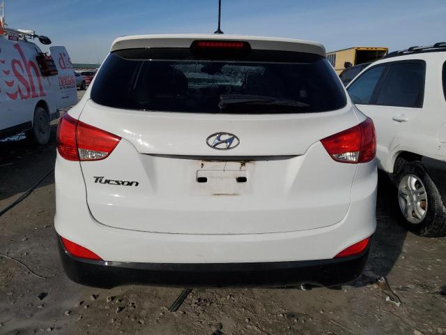 KM8JT3AF9FU952458 - 2015 HYUNDAI TUCSON GLS WHITE photo 6