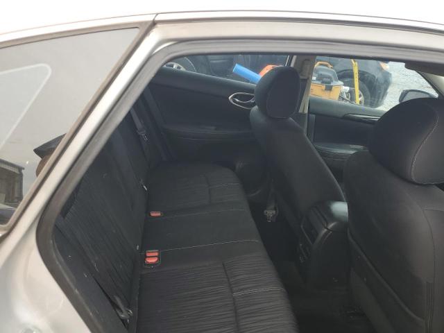 3N1AB7AP0JY262940 - 2018 NISSAN SENTRA S 银色 照片 10