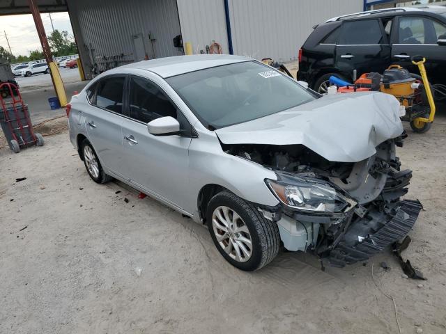 3N1AB7AP0JY262940 - 2018 NISSAN SENTRA S 银色 照片 4