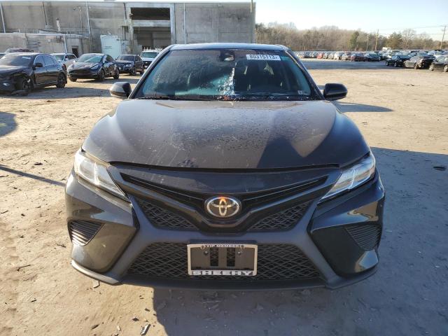 4T1B11HK7JU133118 - 2018 TOYOTA CAMRY L BLACK photo 5