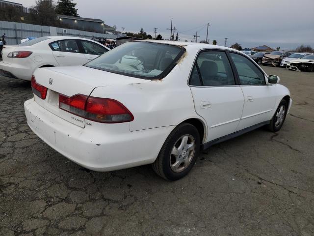 1HGCG65531A081153 - 2001 HONDA ACCORD LX WHITE photo 3