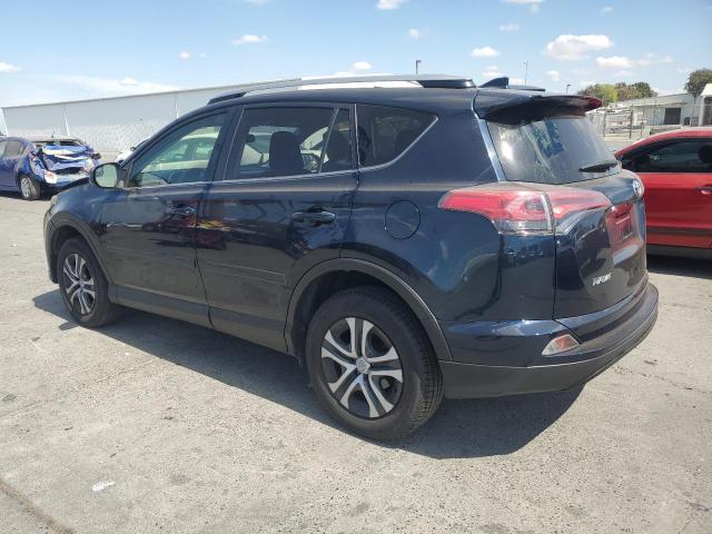 JTMZFREV5JJ159557 - 2018 TOYOTA RAV4 LE ლურჯი ფოტო 2