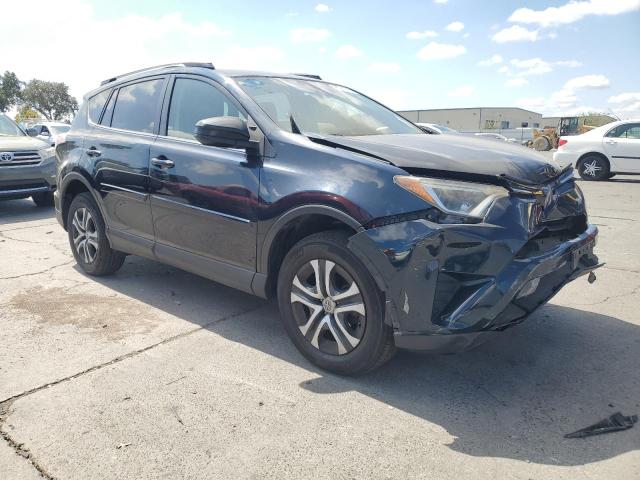 JTMZFREV5JJ159557 - 2018 TOYOTA RAV4 LE ლურჯი ფოტო 4