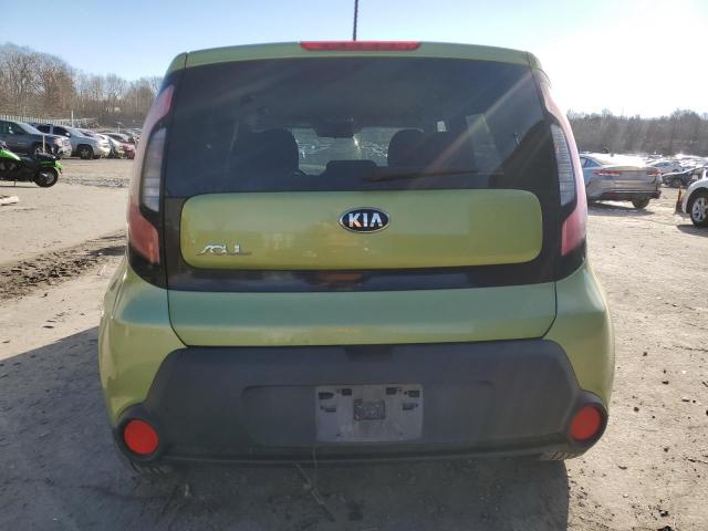 KNDJN2A22F7768905 - 2015 KIA SOUL GREEN photo 6