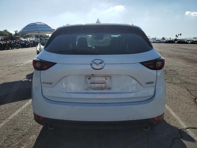 JM3KFADM8J1343295 - 2018 MAZDA CX-5 GRAND TOURING WHITE photo 6