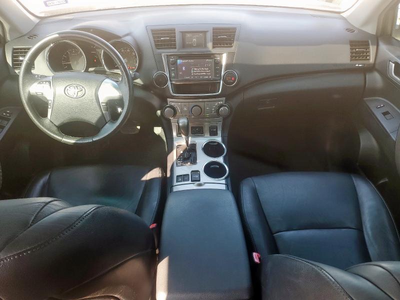 5TDBK3EH8DS216538 - 2013 TOYOTA HIGHLANDER BASE Черный фото 8
