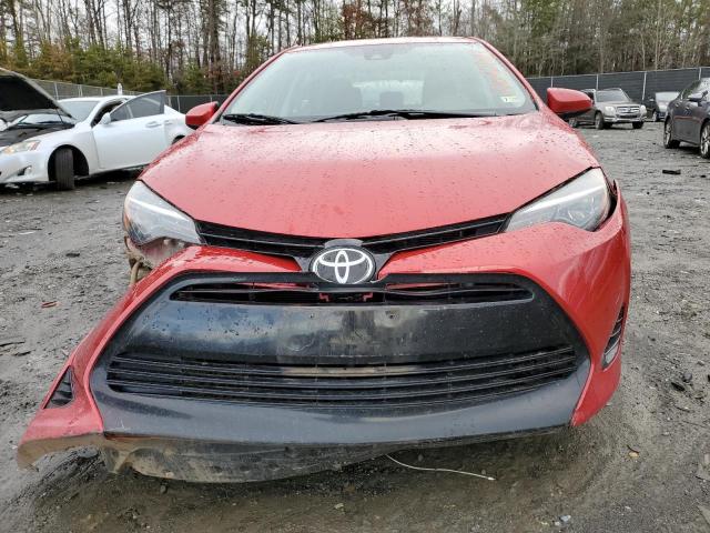 2T1BURHE6JC982786 - 2018 TOYOTA COROLLA L RED photo 5