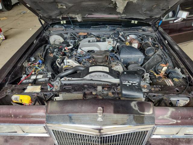 1LNBM82F6JY799312 - 1988 LINCOLN TOWN CAR SIGNATURE BURGUNDY photo 11