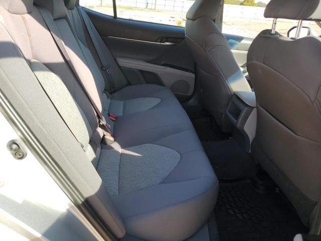 4T1B11HK1JU063812 - 2018 TOYOTA CAMRY L SILVER photo 10