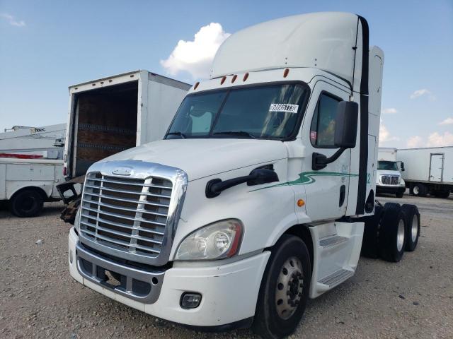 1FUJGBD98ELFV5767 - 2014 FREIGHTLINER CASCADIA 1 WHITE photo 2