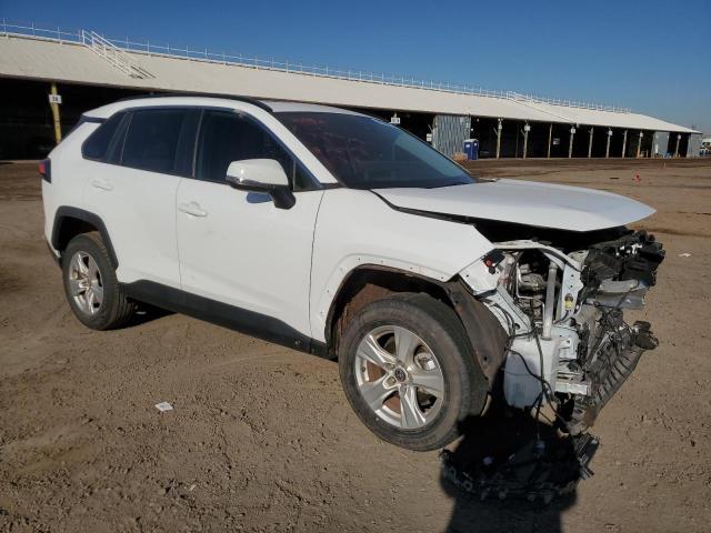 2T3W1RFV6MC110861 - 2021 TOYOTA RAV4 XLE WHITE photo 4