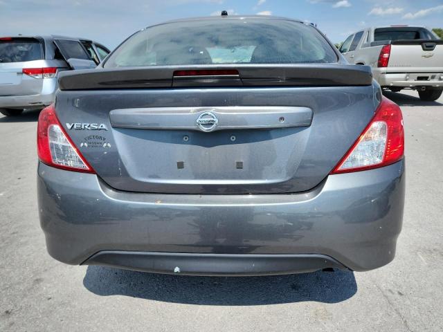 3N1CN7AP3JL803086 - 2018 NISSAN VERSA S GRAY photo 6