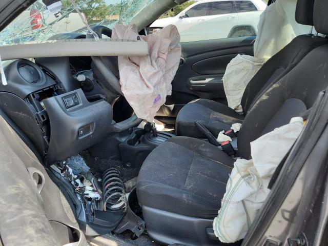 3N1CN7AP3JL803086 - 2018 NISSAN VERSA S GRAY photo 7