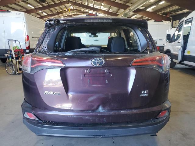 2T3BFREV5JW744111 - 2018 TOYOTA RAV4 LE Púrpura foto 6
