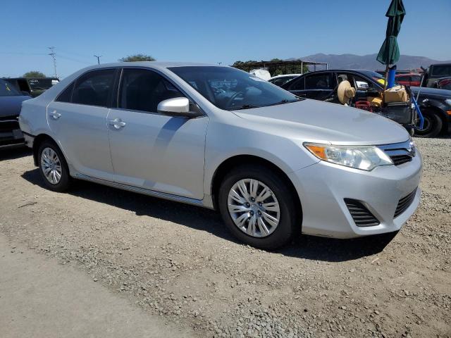 4T1BF1FK9EU851778 - 2014 TOYOTA CAMRY L 银色 照片 4