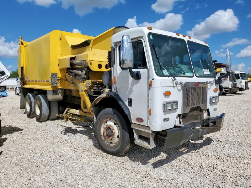 2018 PETERBILT 320, null