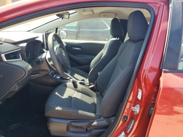5YFEPMAE5MP175083 - 2021 TOYOTA COROLLA LE أحمر صورة 7