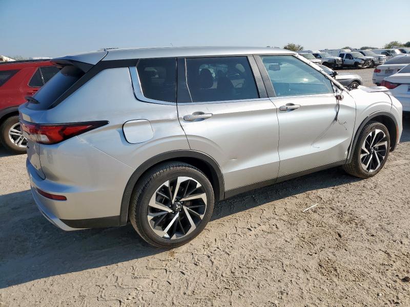 JA4J3VA88RZ073021 - 2024 MITSUBISHI OUTLANDER SE SILVER photo 3