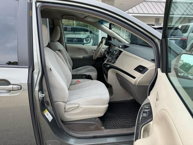 5TDKK3DC2CS206057 - 2012 TOYOTA SIENNA LE GREEN photo 5