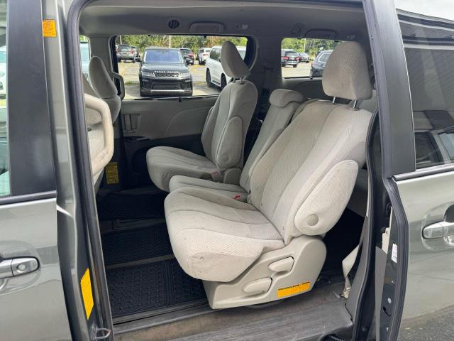 5TDKK3DC2CS206057 - 2012 TOYOTA SIENNA LE GREEN photo 8